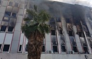 Συναγερμός στη Λάρισα: Στις φλόγες το κτίριο που στεγάζει την εφορία