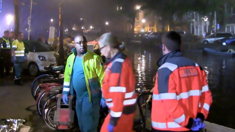 Τουρίστας πήγε να ουρήσει σε κανάλι του Άμστερνταμ, έπεσε μέσα και πνίγηκε (pics)
