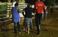 «Θαμμένη» στη λάσπη ξανά η Μάνδρα: Νύχτα φόβου και απόγνωσης για τους κατοίκους