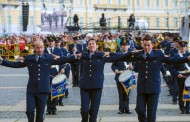 Η μπάντα της Ελληνικής Πολεμικής Αεροπορίας έπαιξε το «Zorba the Greek» στην Αγία Πετρούπολη