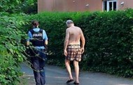 Γερμανία: Κλέφτης άρπαξε τα ρούχα αρχηγού της Ακροδεξιάς ενώ έκανε μπάνιο!