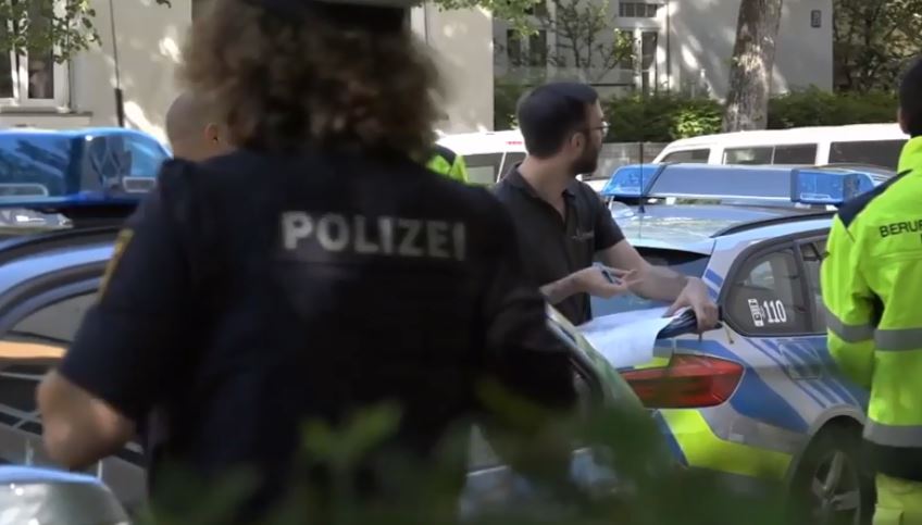 Μόναχο: Μαχαίρωσε τη φίλη του στη μέση του δρόμου – Νεκρή 25χρονη