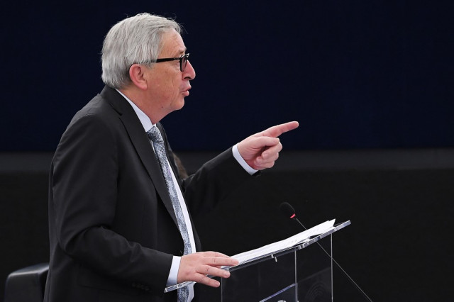 Γιούνκερ: Δηλώνει έτοιμος να αντιμετωπίσει όλες τις λασπολογίες ενόψει Ευρωεκλογών