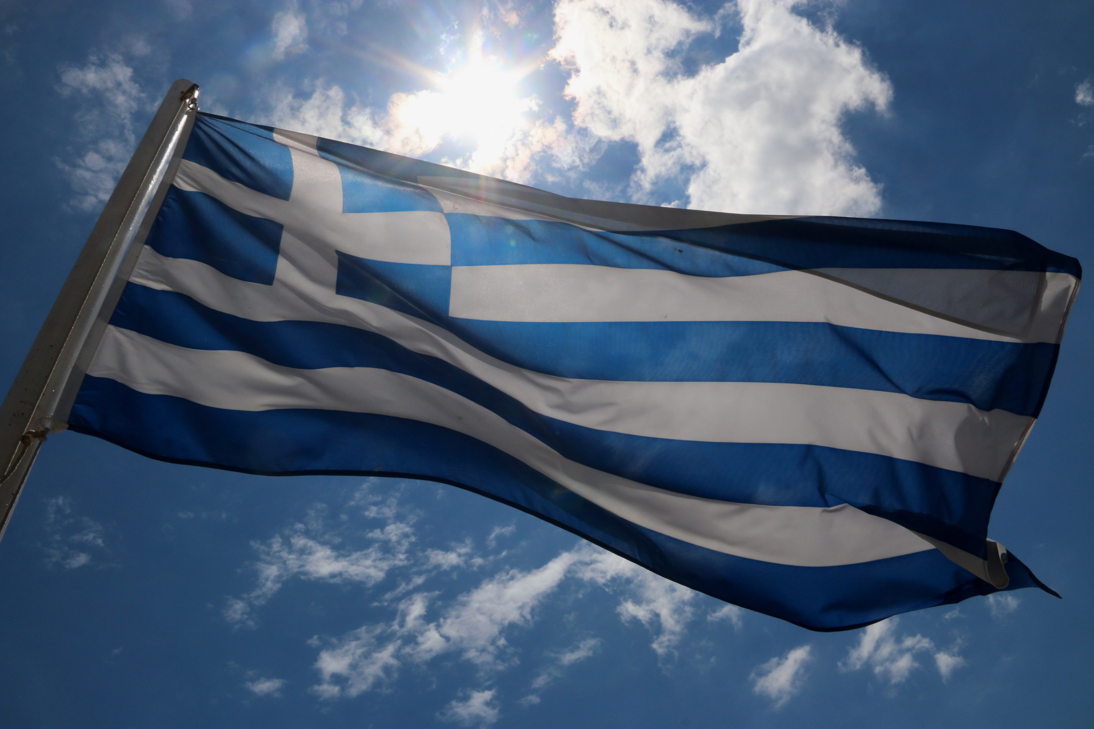 Ελληνική Σημαία - Σαν σήμερα καθιερώνεται