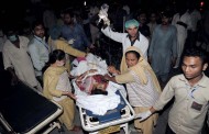 71 νεκροί από βόμβα στο Πακιστάν - Συγκλονίζουν οι εικόνες