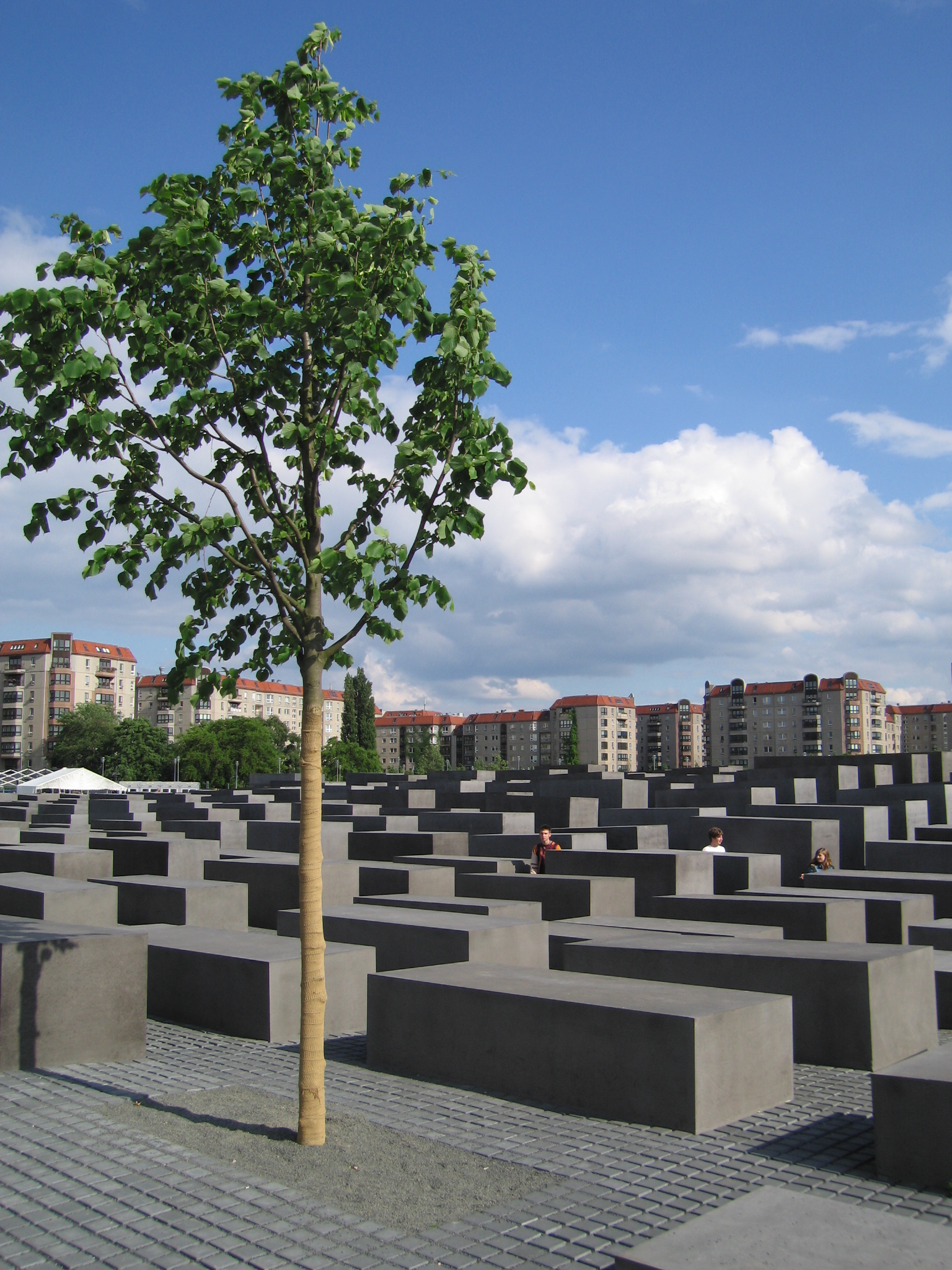 wikipedia/ The Holocaust memorial, Berlin