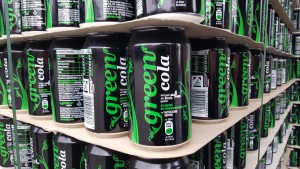 Green Cola: Γερμανοί βουλευτές πίνουν στην... υγειά της ΕΛΛΗΝΙΚΗΣ Cola!