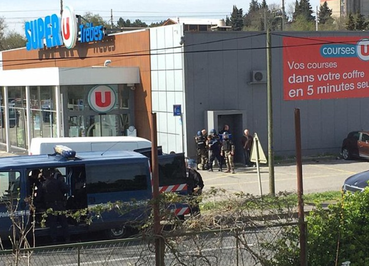 Συναγερμός στη Νότια Γαλλία: Τζιχαντιστής κρατά ομήρους σε σούπερ μάρκετ - Ένας νεκρός