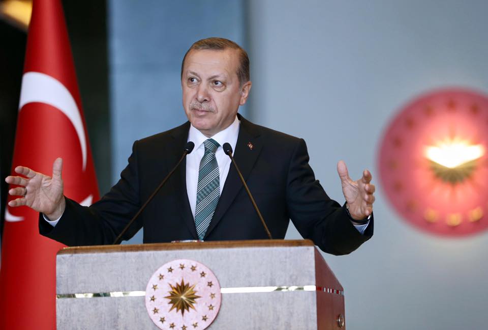 Κραυγή αγωνίας από τον Ερντογάν: Βγάλτε τα ευρώ και τα δολάρια και κάντε τα ... τουρκικές λίρες!