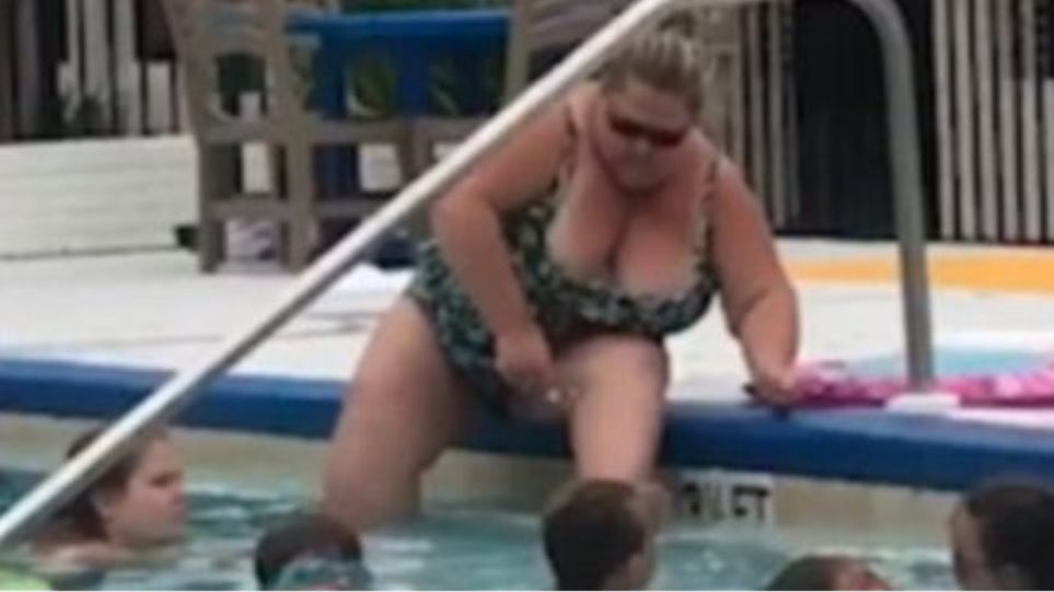 Viral το βίντεο με την τουρίστρια που ξυρίζει τα πόδια της στην πισίνα