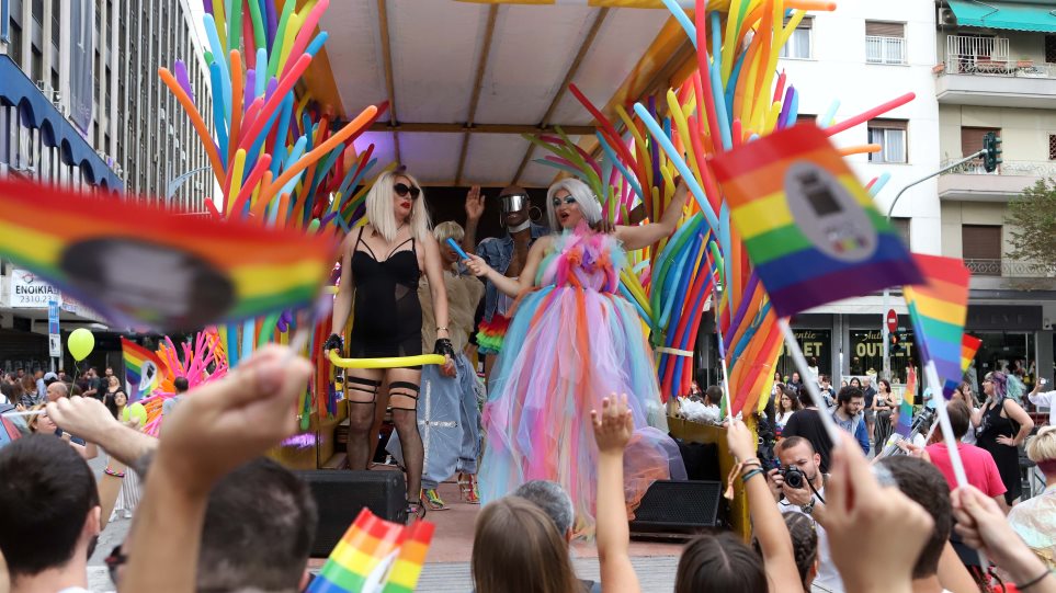 Φωτογραφίες: Χρώμα, χορός και... απρόοπτα στο 7ο Thessaloniki Pride