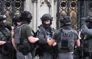Συναγερμός στο Λονδίνο: Συνελήφθη άντρας που επιχείρησε να μπει με όπλο στο Κοινοβούλιο