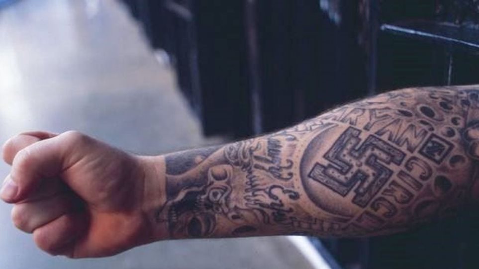 Αυστρία: Δύο χρόνια σε 19χρονο οπαδό του Χίτλερ λόγω τατουάζ με ναζιστικά σύμβολα