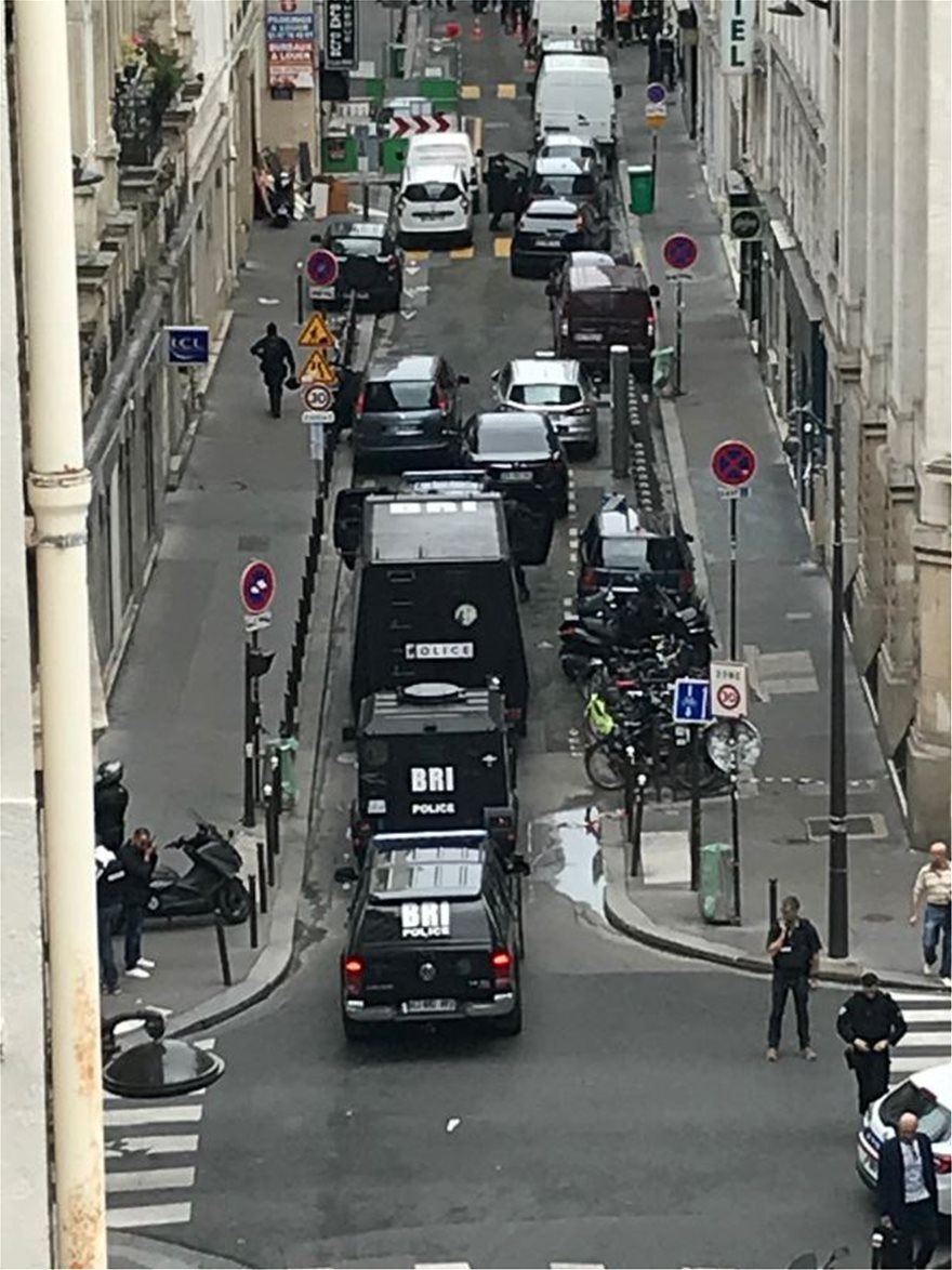 Συναγερμός στο Παρίσι: Ένοπλος άντρας κράτησε για 20 ώρες ομήρους δύο ανθρώπους