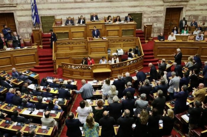 Βουλή: Καταψηφίστηκε η πρόταση μομφής εναντίον της κυβέρνησης με 127 