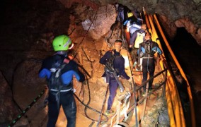 Ταϊλάνδη: Τέσσερα αγόρια διασώθηκαν από το σπήλαιο - Σταματά για 10 ώρες η επιχείρηση