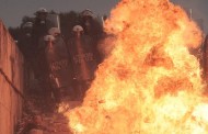 Χαμός στην Αθήνα: Άγρια επεισόδια, μαχαίρωμα και λιπόθυμα παιδιά από χημικά