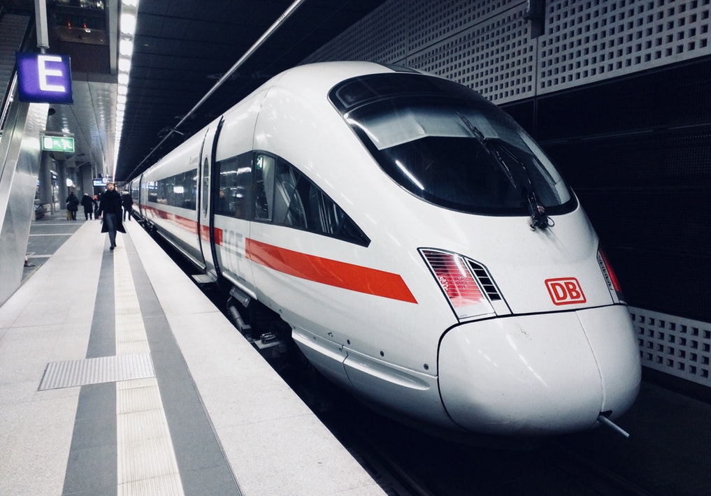 Γερμανία: Ο Υπουργός Μεταφορών σχεδιάζει μειώσεις στα εισιτήρια τρένων